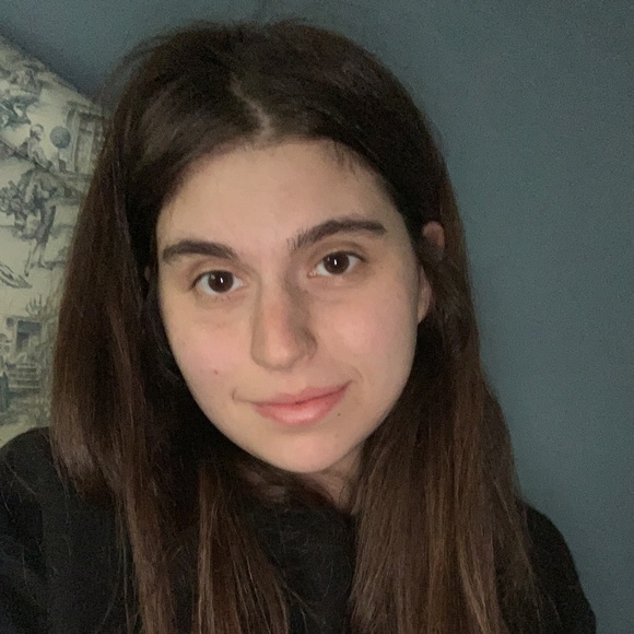 Meet your Posher, Caroline - Picture 1 of 1